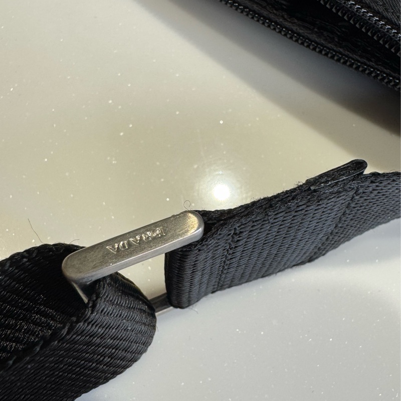 Prada降落傘布面郵差包-16