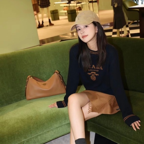 PRADA 焦糖色扣 Aimee中號肩背腋下hobo包 30*18*9 全新閒置配件塵袋