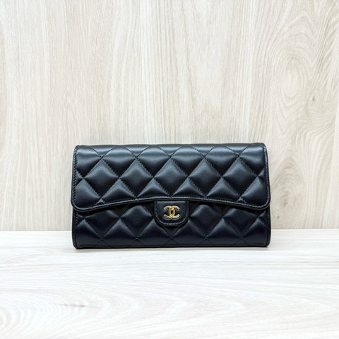 CHANEL黑色金釦羊皮COCO下蓋長夾AP0241