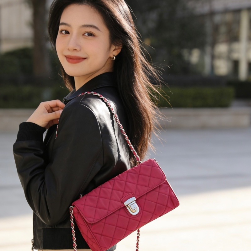 PRADA 玫紅色尼龍菱格肩背斜背包25*15*4 98新配件保卡塵袋-0