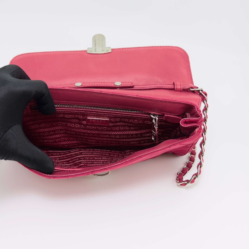 PRADA 玫紅色尼龍菱格肩背斜背包25*15*4 98新配件保卡塵袋-2