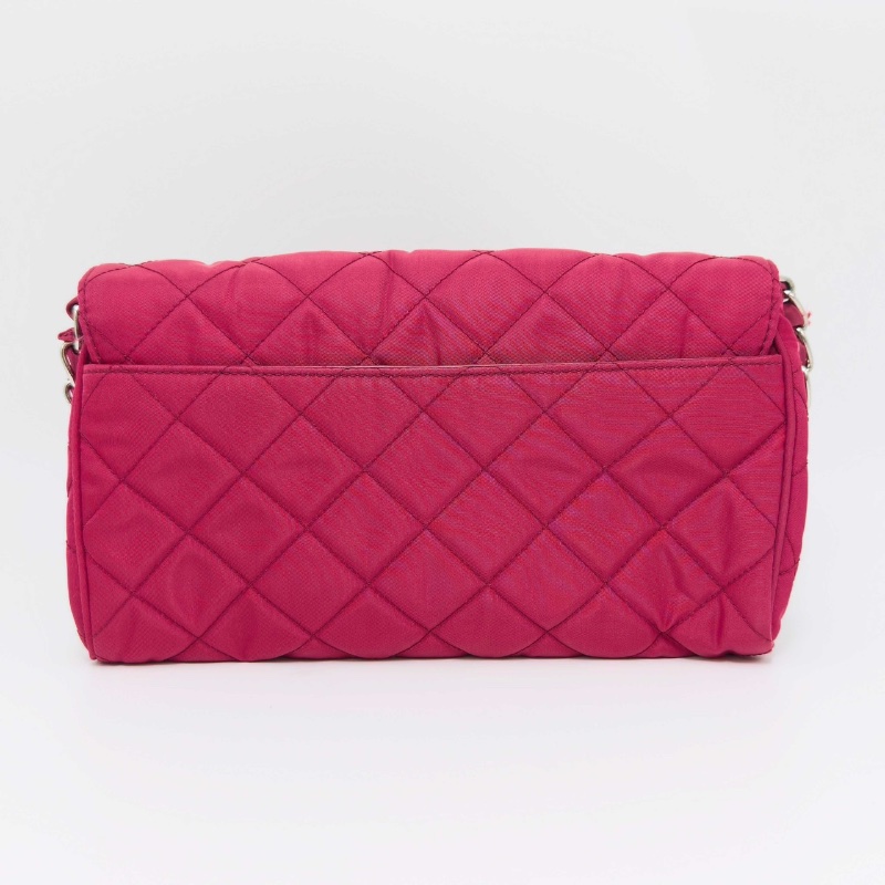PRADA 玫紅色尼龍菱格肩背斜背包25*15*4 98新配件保卡塵袋-6