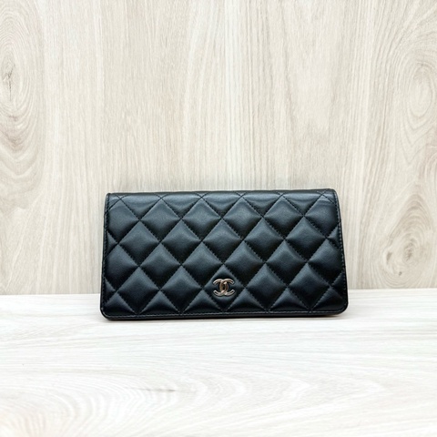 Chanel黑色銀雙C LOGO羊皮對開8卡長夾A31509