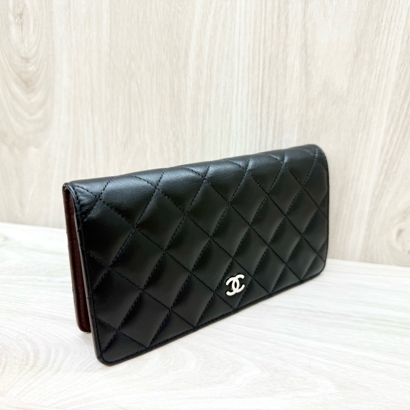 Chanel黑色銀雙C LOGO羊皮對開8卡長夾A31509-4