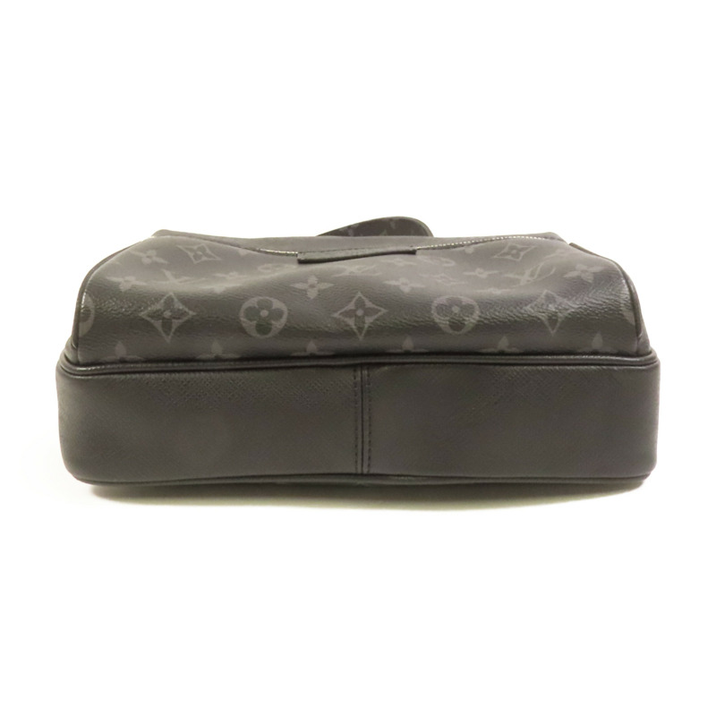 LOUIS VUITTON Monogram Eclipse Outdoor Messenger銀扣肩背袋-3