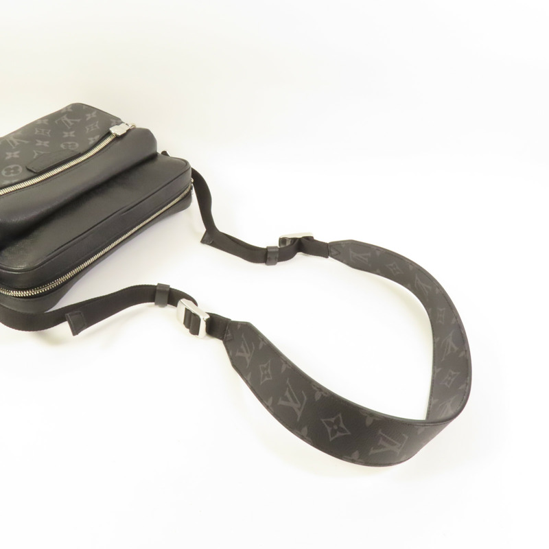 LOUIS VUITTON Monogram Eclipse Outdoor Messenger銀扣肩背袋-4