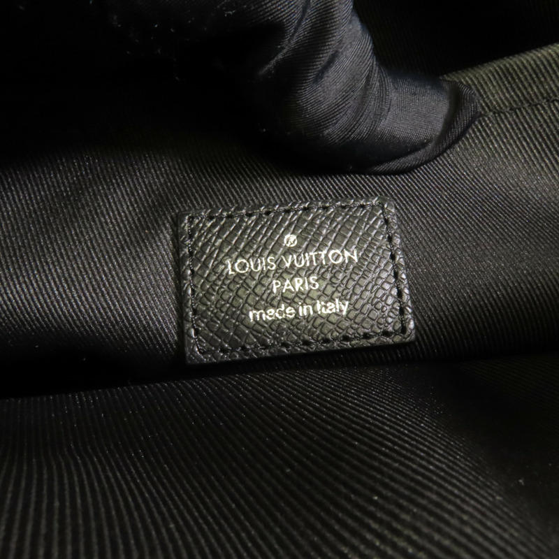 LOUIS VUITTON Monogram Eclipse Outdoor Messenger銀扣肩背袋-9