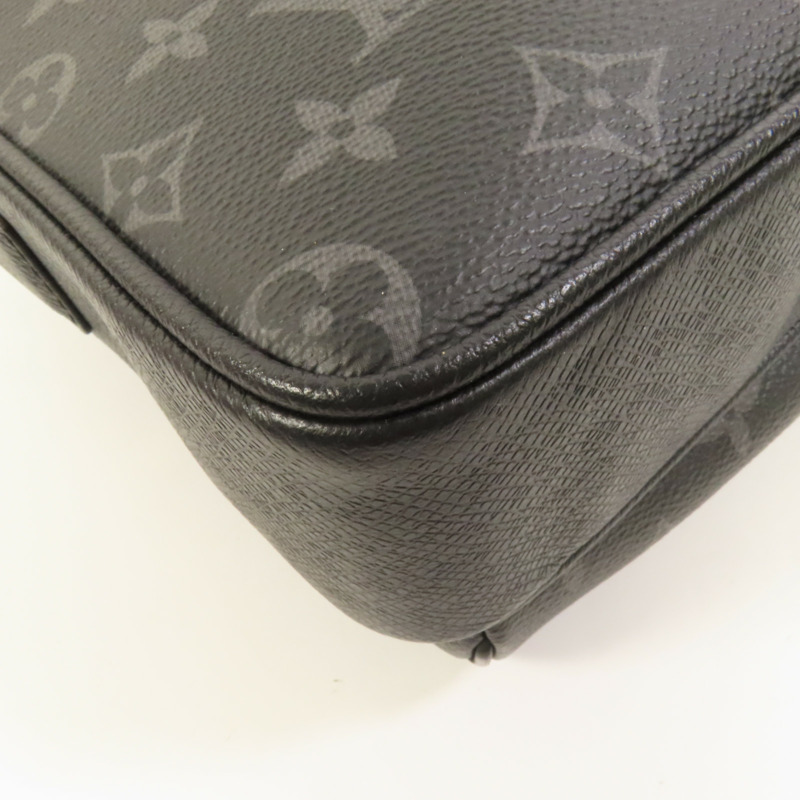 LOUIS VUITTON Monogram Eclipse Outdoor Messenger銀扣肩背袋-13