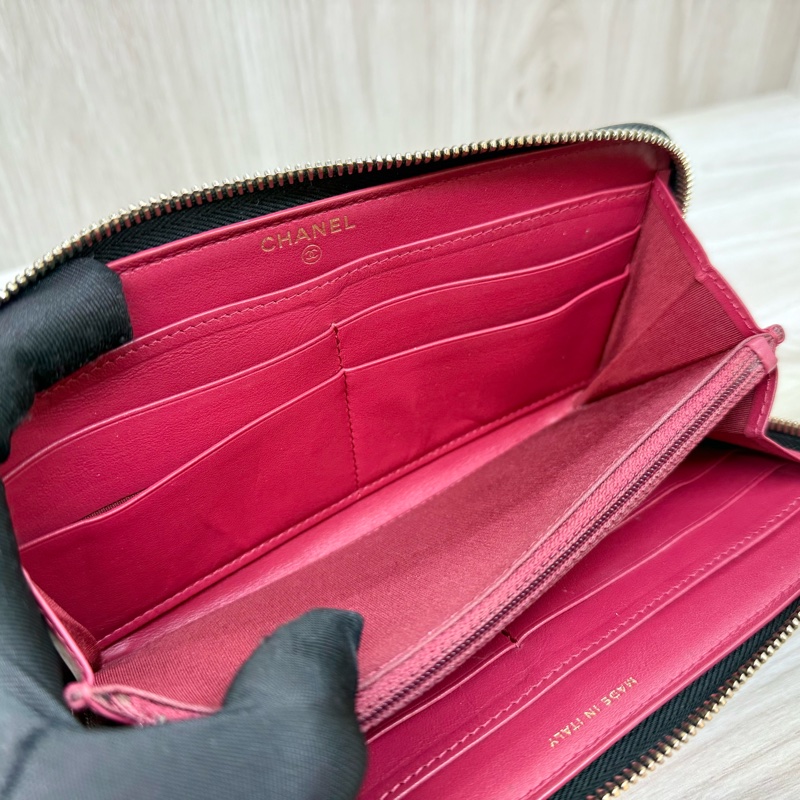 CHANEL黑金羊皮19桃紅內裡ㄇ拉長夾-10
