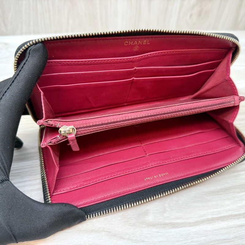 CHANEL黑金羊皮19桃紅內裡ㄇ拉長夾-12