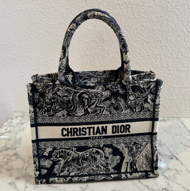 Dior藍刺繡動物系列book tote pm 最好用的尺寸-0