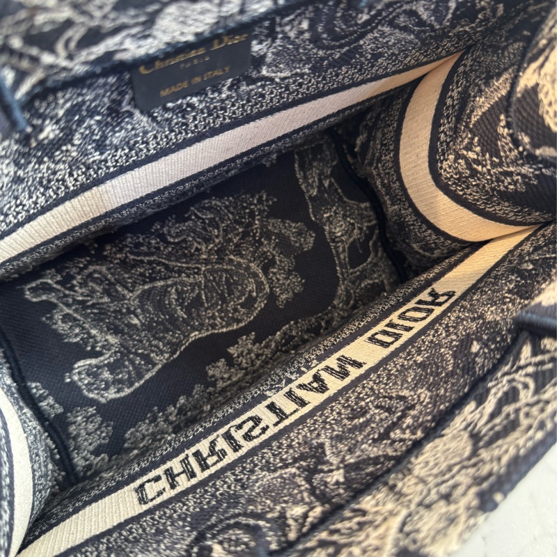 Dior藍刺繡動物系列book tote pm 最好用的尺寸-15