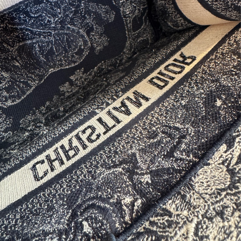 Dior藍刺繡動物系列book tote pm 最好用的尺寸-16