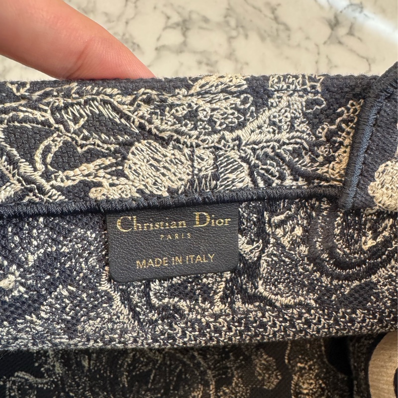Dior藍刺繡動物系列book tote pm 最好用的尺寸-18