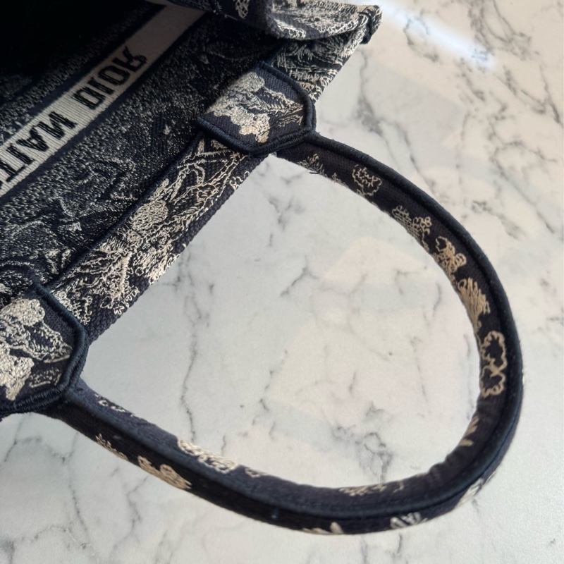 Dior藍刺繡動物系列book tote pm 最好用的尺寸-22