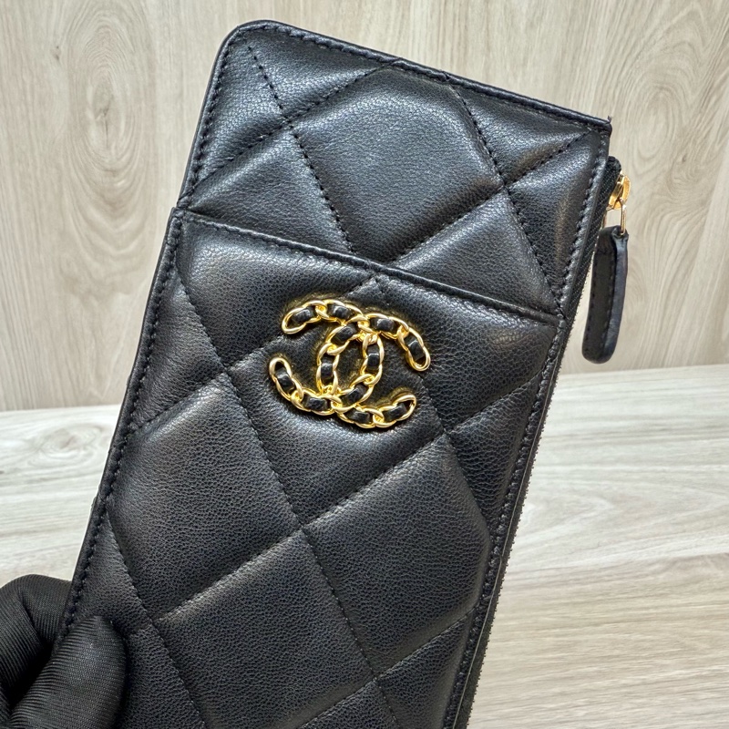 CHANEL皮夾黑羊皮19系列一字拉鍊卡夾包AP1182-6