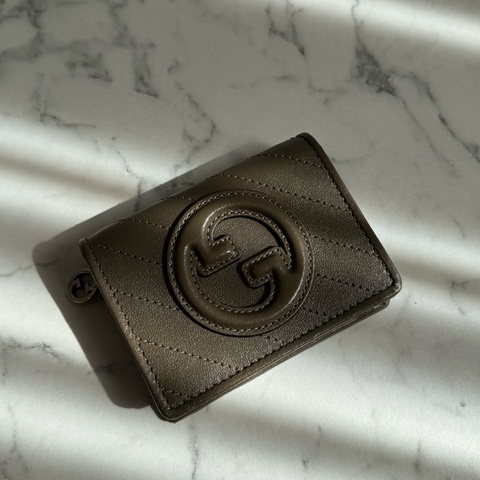 Gucci墨綠壓紋大圓雙G釦式短夾  招財色系錢包👛