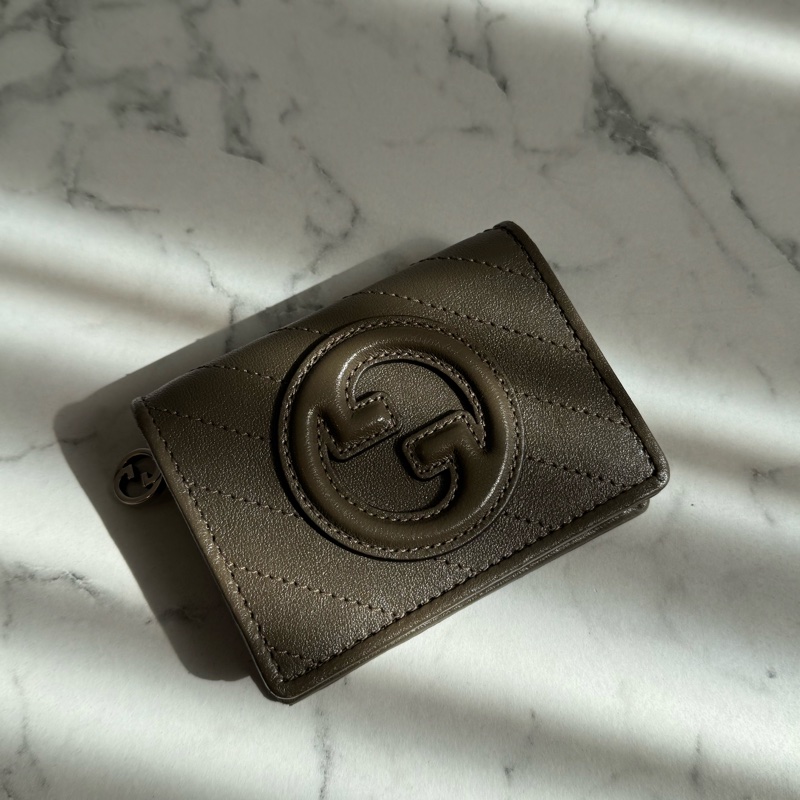 Gucci墨綠壓紋大圓雙G釦式短夾 招財色系錢包👛-0