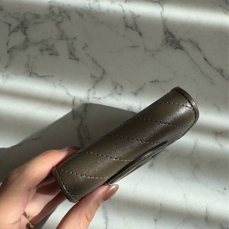 Gucci墨綠壓紋大圓雙G釦式短夾 招財色系錢包👛-1