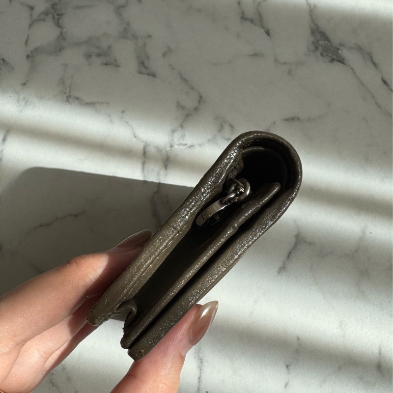 Gucci墨綠壓紋大圓雙G釦式短夾 招財色系錢包👛-2