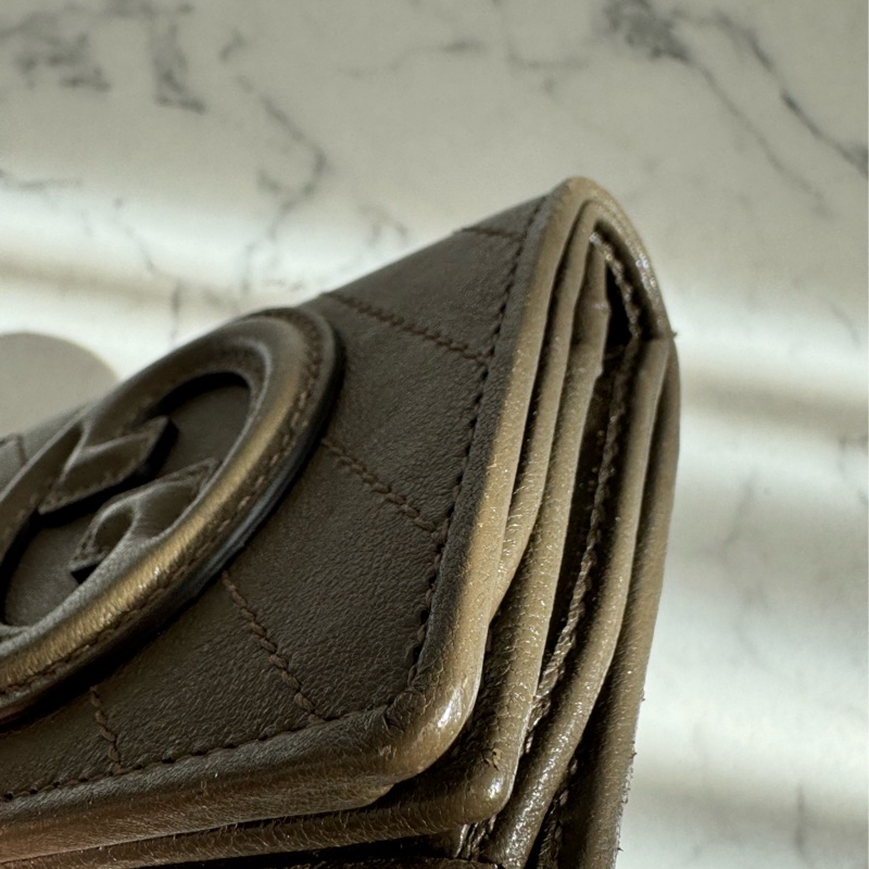 Gucci墨綠壓紋大圓雙G釦式短夾 招財色系錢包👛-14