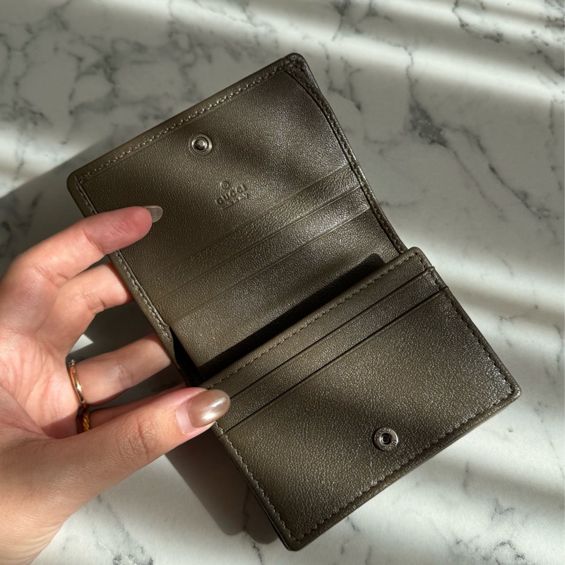 Gucci墨綠壓紋大圓雙G釦式短夾 招財色系錢包👛-15