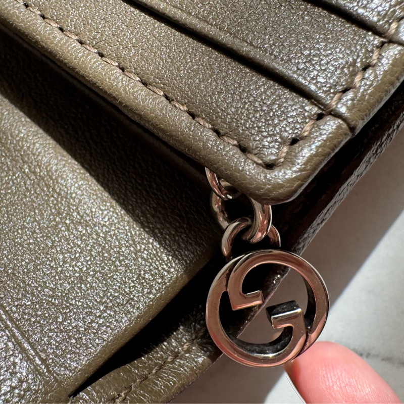 Gucci墨綠壓紋大圓雙G釦式短夾 招財色系錢包👛-18