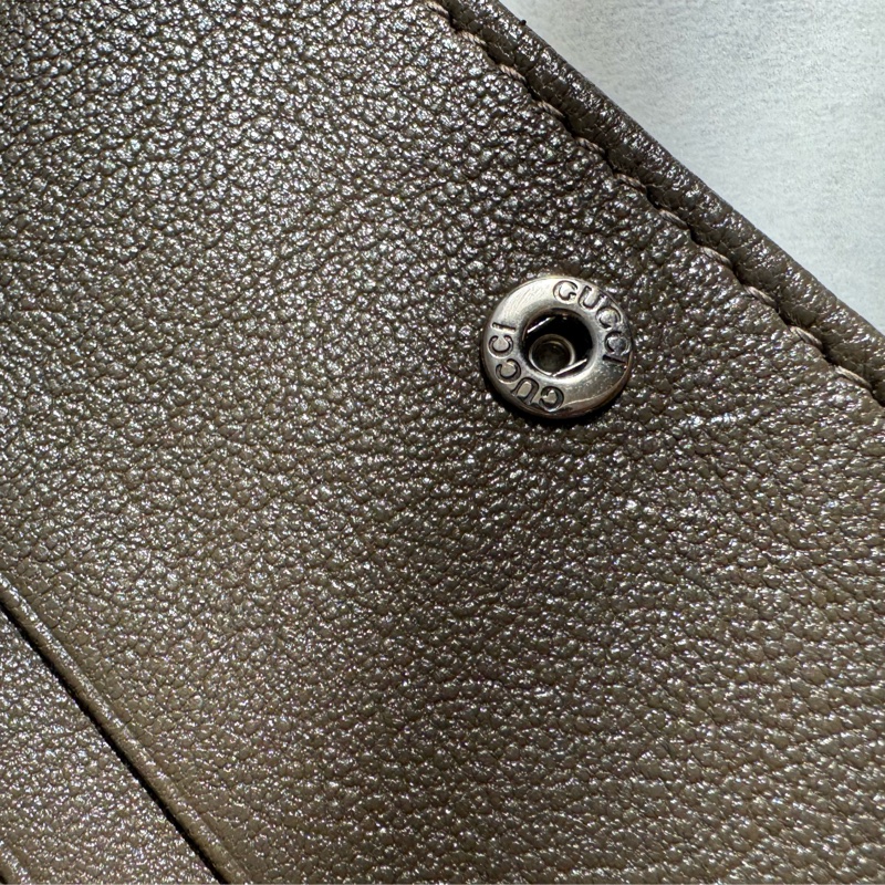 Gucci墨綠壓紋大圓雙G釦式短夾 招財色系錢包👛-19