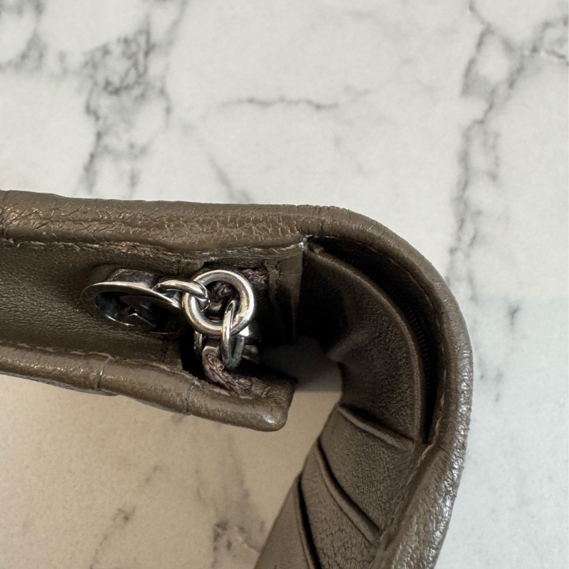 Gucci墨綠壓紋大圓雙G釦式短夾 招財色系錢包👛-27