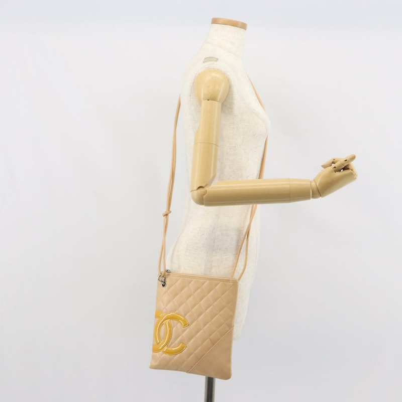 【日本直送】香奈兒 Cambon 系列絎縫肩背包,皮革材質,米色,銀色,CC 標誌,貨號 163611-21