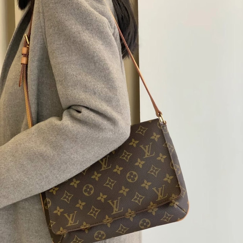 ✔️ LV Louis Vuitton 路易威登 MonogramM51257 橫式王菲包/肩背包-1