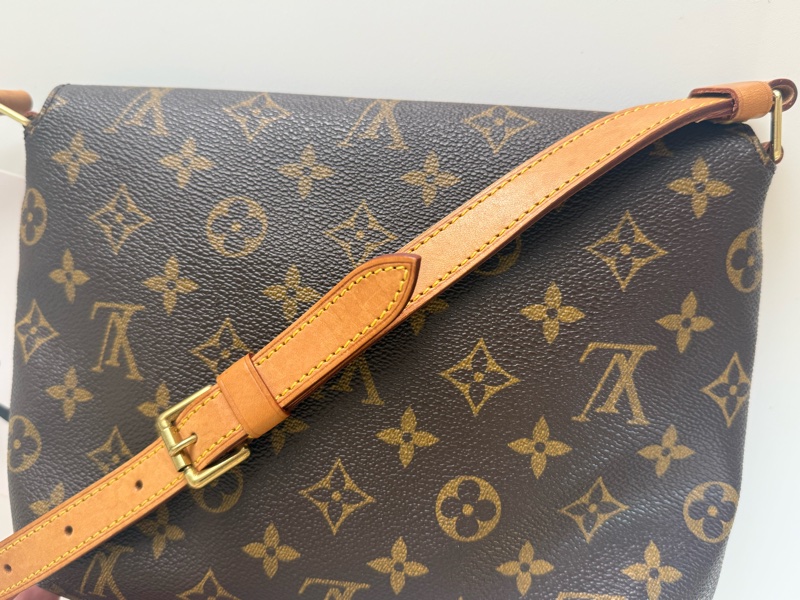 ✔️ LV Louis Vuitton 路易威登 MonogramM51257 橫式王菲包/肩背包-11