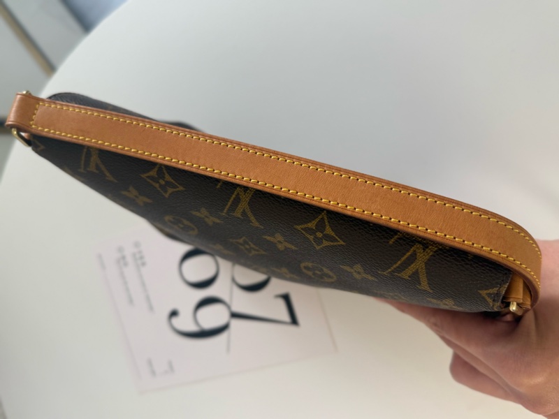 ✔️ LV Louis Vuitton 路易威登 MonogramM51257 橫式王菲包/肩背包-13