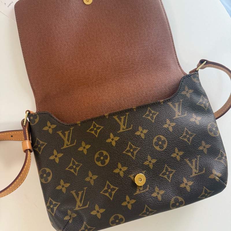 ✔️ LV Louis Vuitton 路易威登 MonogramM51257 橫式王菲包/肩背包-20