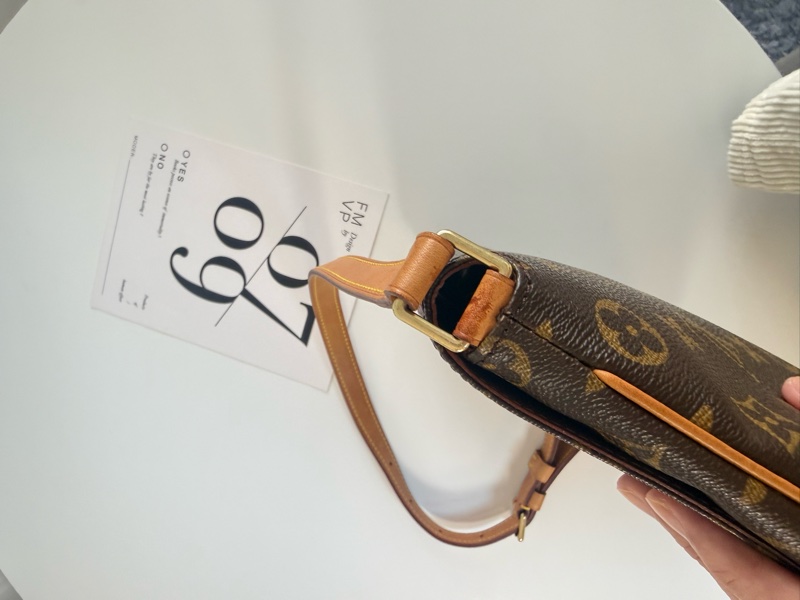 ✔️ LV Louis Vuitton 路易威登 MonogramM51257 橫式王菲包/肩背包-35