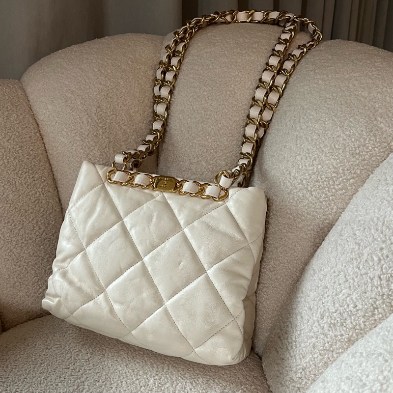 Chanel 22b hobo 鏈條包(白金)-0