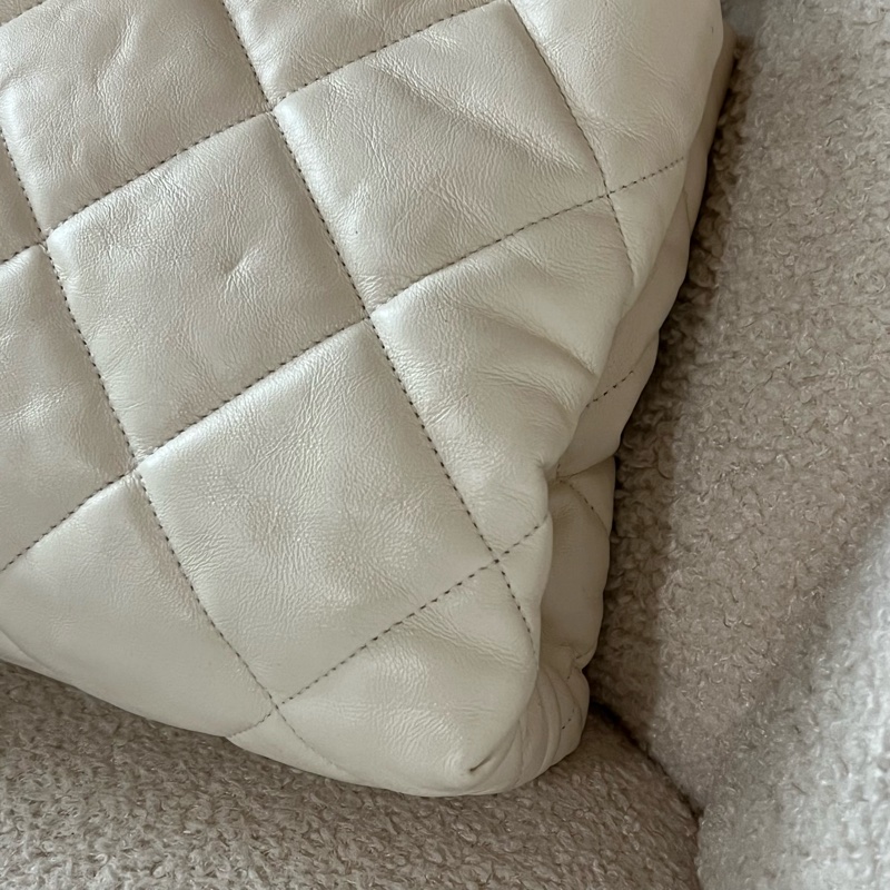 Chanel 22b hobo 鏈條包(白金)-4