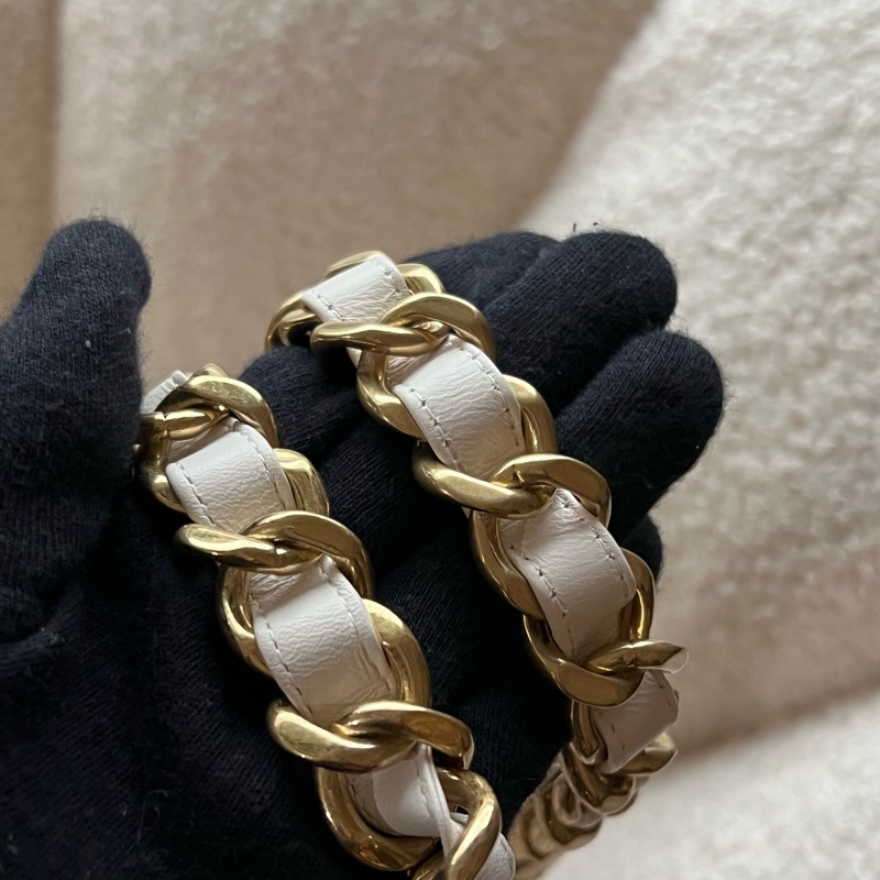 Chanel 22b hobo 鏈條包(白金)-10