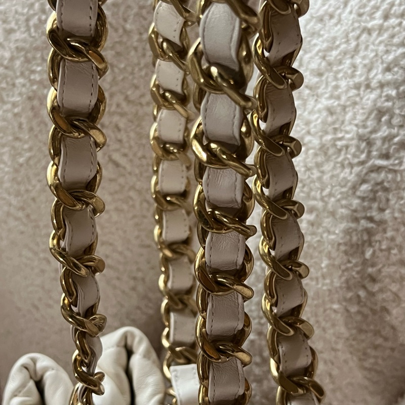 Chanel 22b hobo 鏈條包(白金)-11