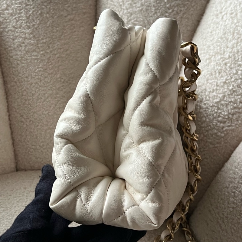 Chanel 22b hobo 鏈條包(白金)-15