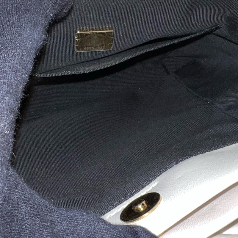 Chanel 22b hobo 鏈條包(白金)-17