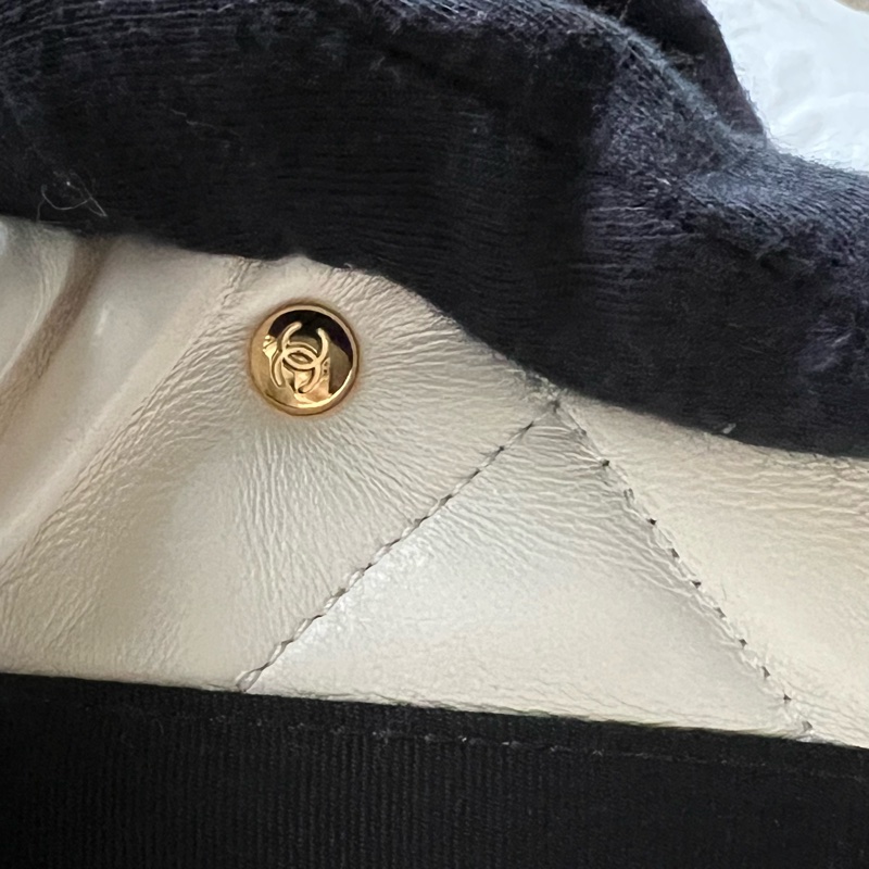 Chanel 22b hobo 鏈條包(白金)-20