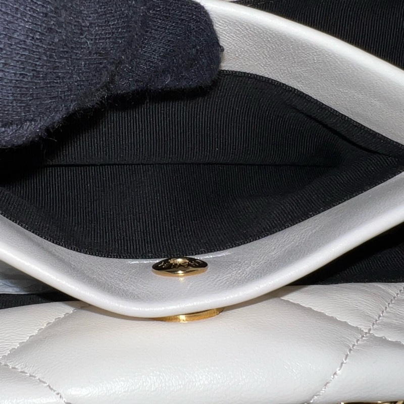 Chanel 22b hobo 鏈條包(白金)-21