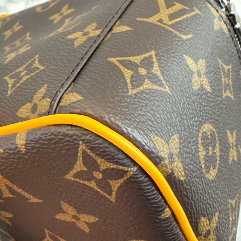 LV M12654咖花紋黃邊手提化妝箱包-8