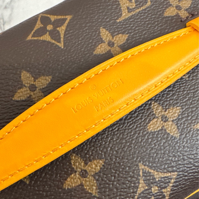 LV M12654咖花紋黃邊手提化妝箱包-13