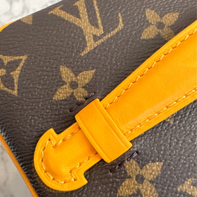 LV M12654咖花紋黃邊手提化妝箱包-14