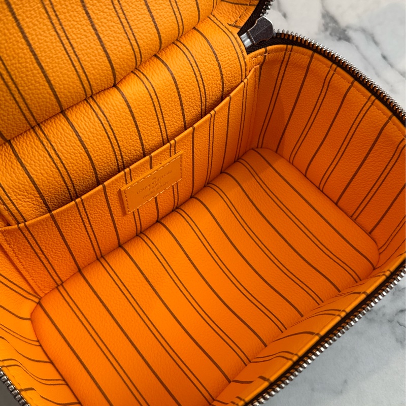 LV M12654咖花紋黃邊手提化妝箱包-18