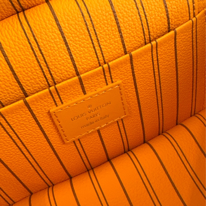 LV M12654咖花紋黃邊手提化妝箱包-24