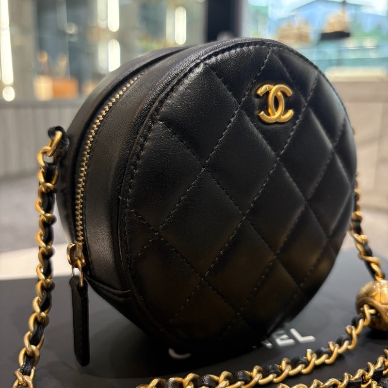 *SHIHNA名牌精品* CHANEL AP1449 黑金 MINI COCO 金球圓餅包 保卡款-2