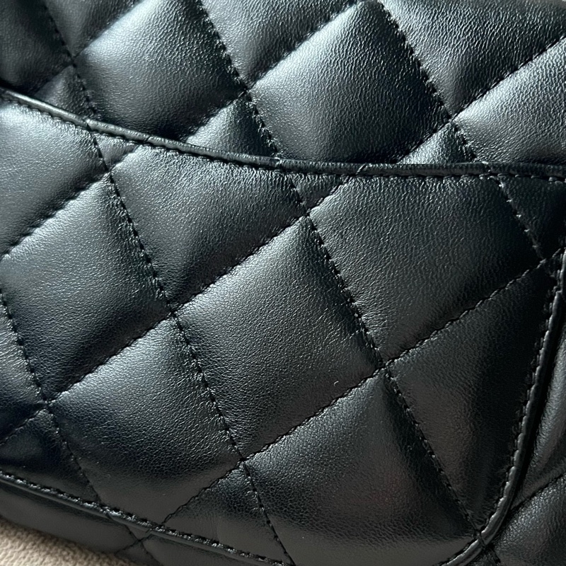 CHANEL 23P 羊皮粗鍊單肩包 粗鏈條腋下包- 黑金-8